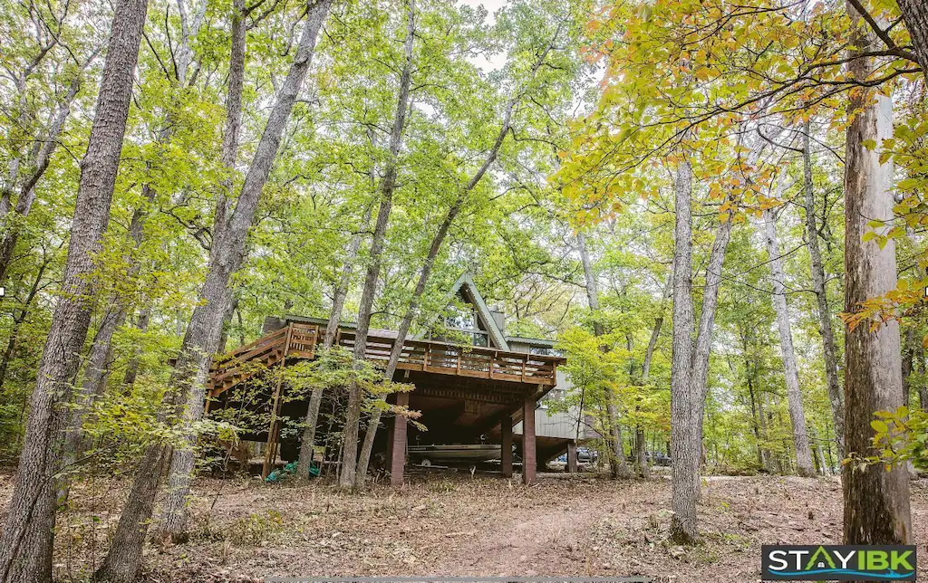 Treehouse cabin in Missouri