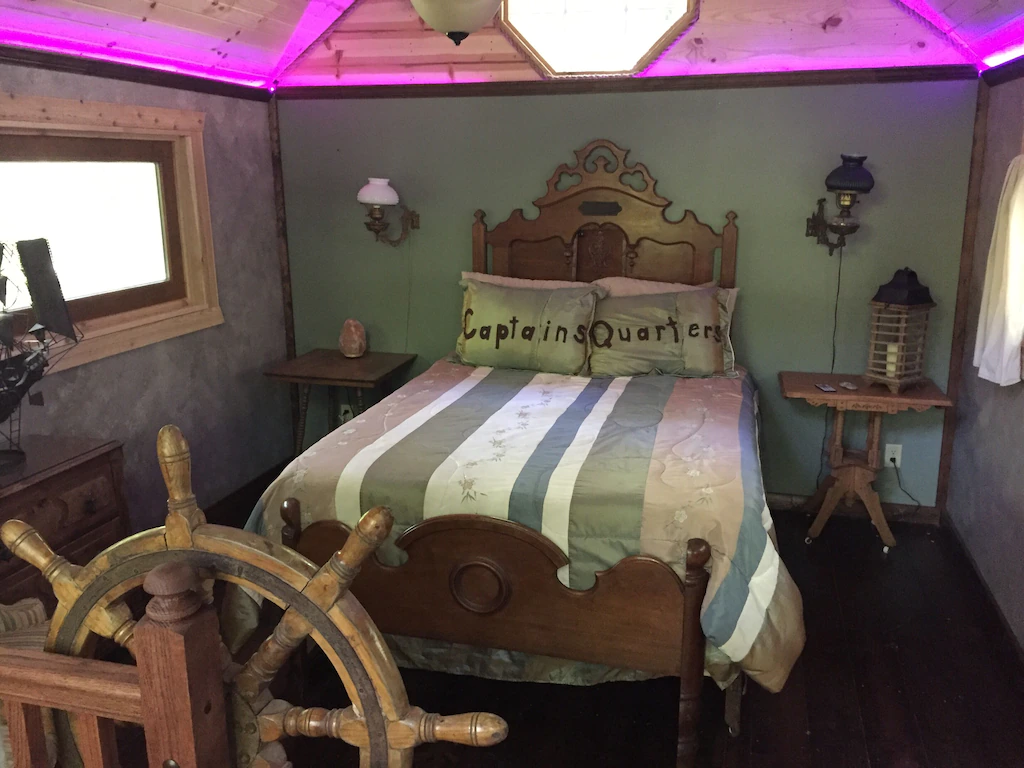 Captain Quarters treehouse rental in Indiana