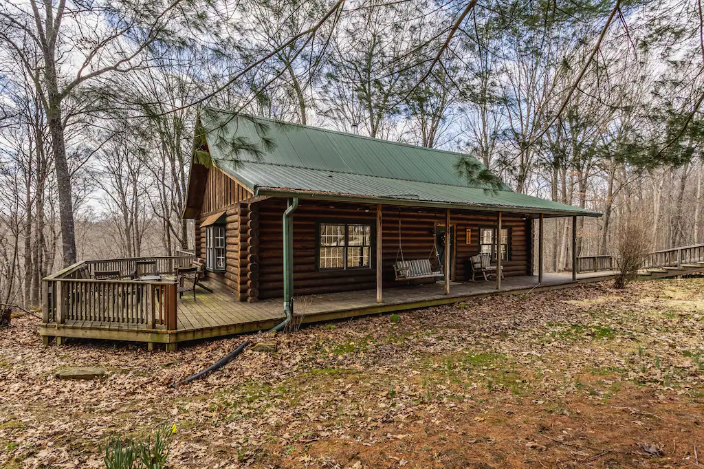 Treehouse rental in Indiana - Cedar House
