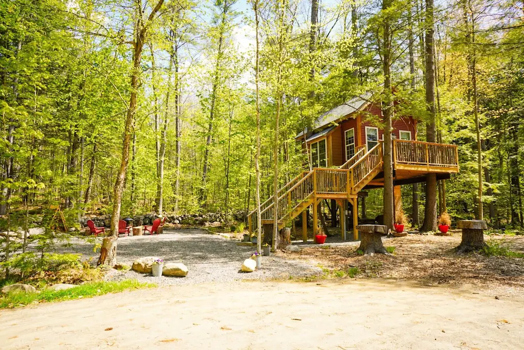 Treehouse rental in New Hampshire