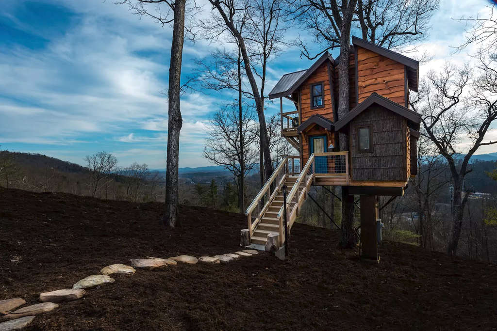 The Sanctuary Treehouse of Serenity
