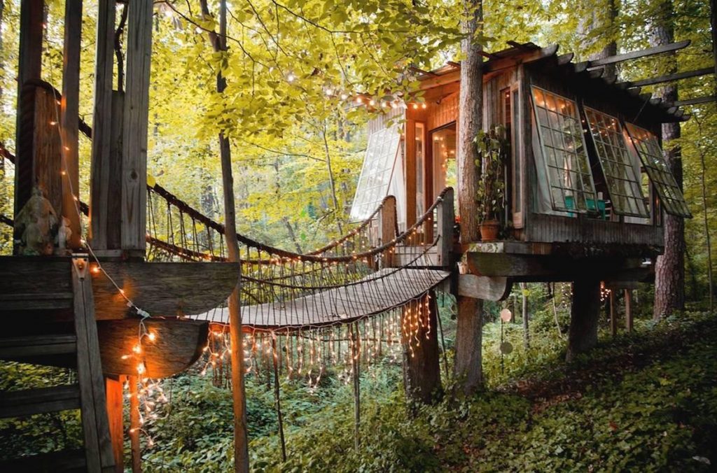 Treehouse rental cabin in Indiana